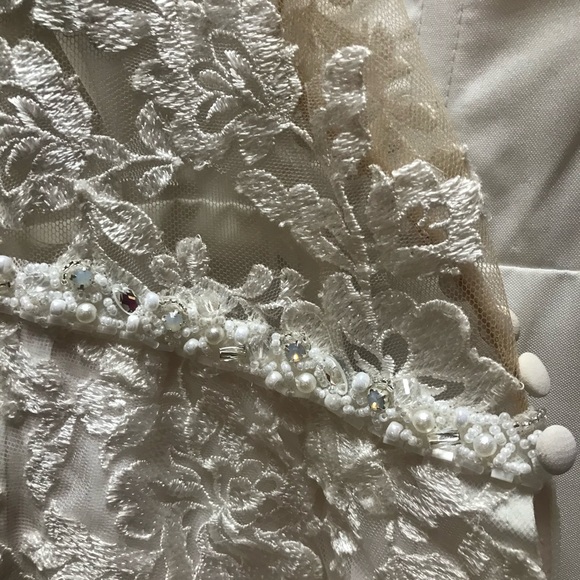 Beautiful Wedding Dress - Picture 4 of 8